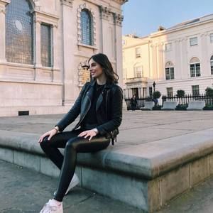 Meet your Posher, Holly